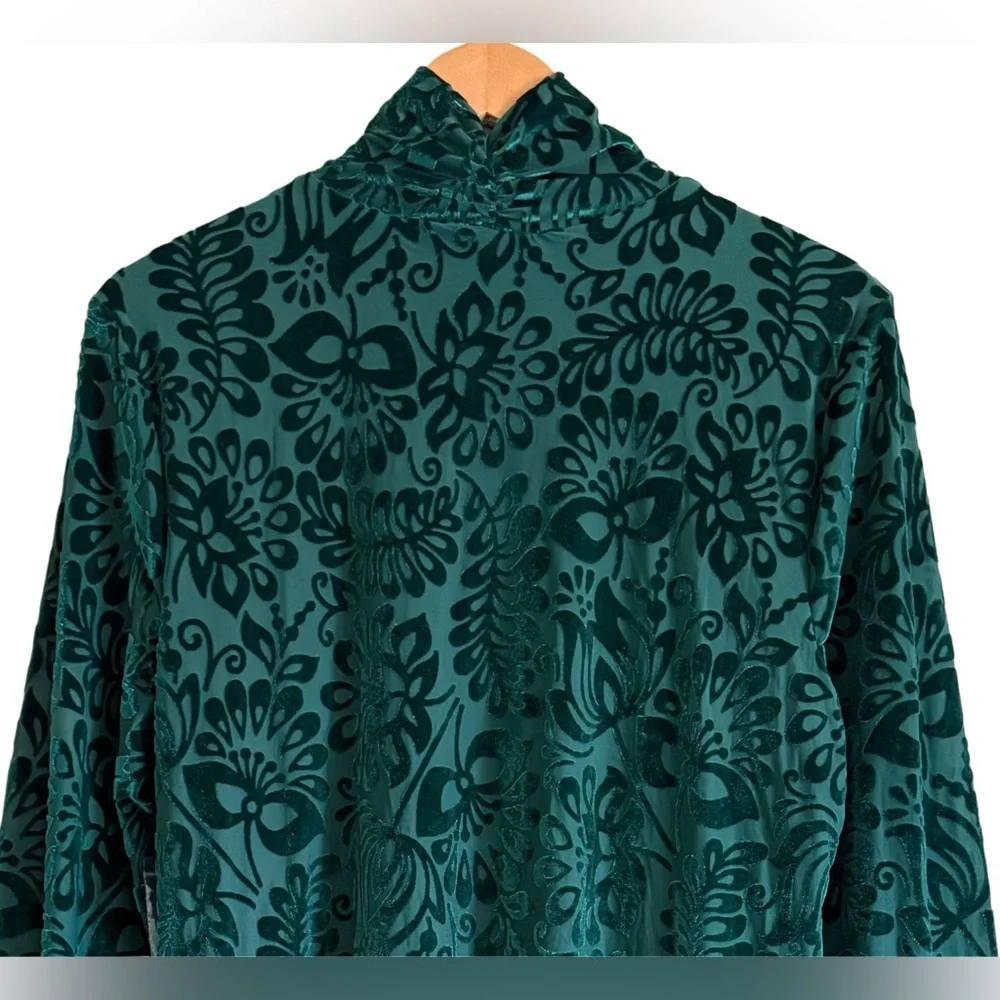 SOFT SURROUNDINGS Preppy Feminine Lightweight Floral Velvet Turtleneck Top L NWT